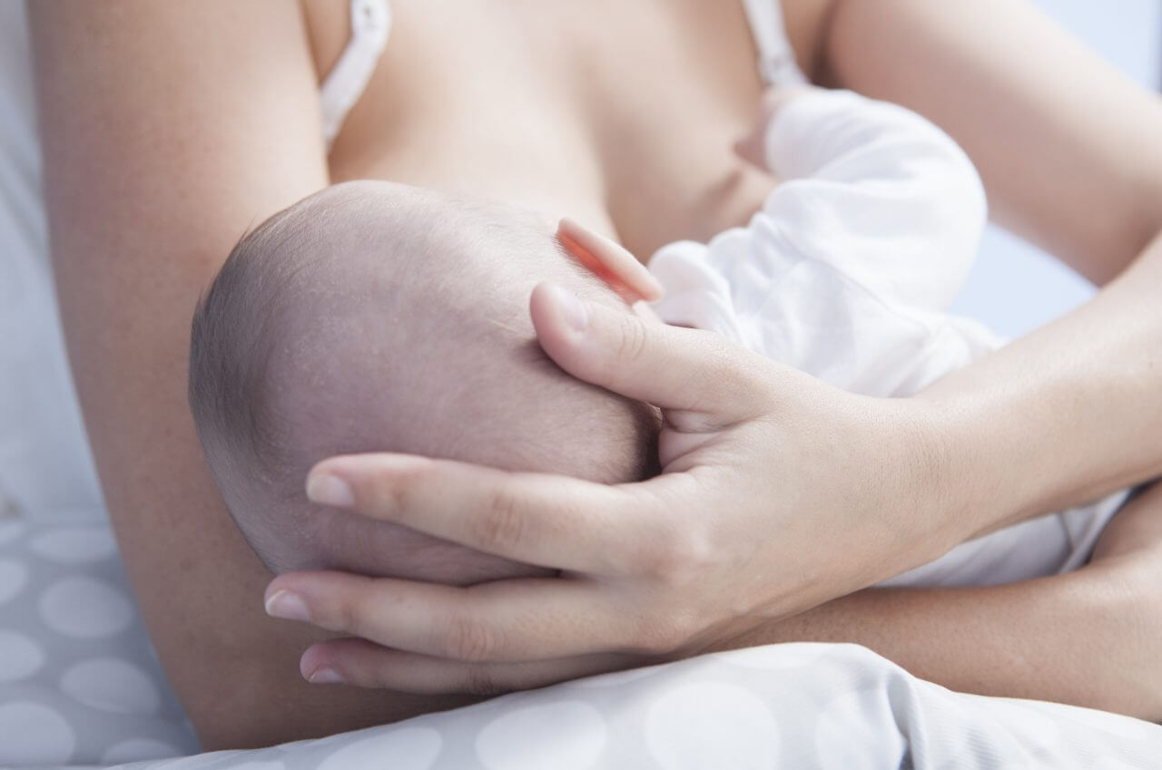 5 Completely different Breastfeeding Positions For Your New child